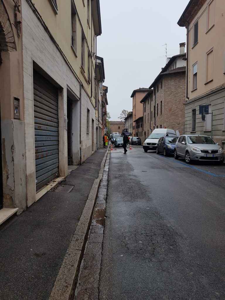 Asfalto Cede Per Il Maltempo In Via San Bartolomeo Tecnici Iren Al Lavoro