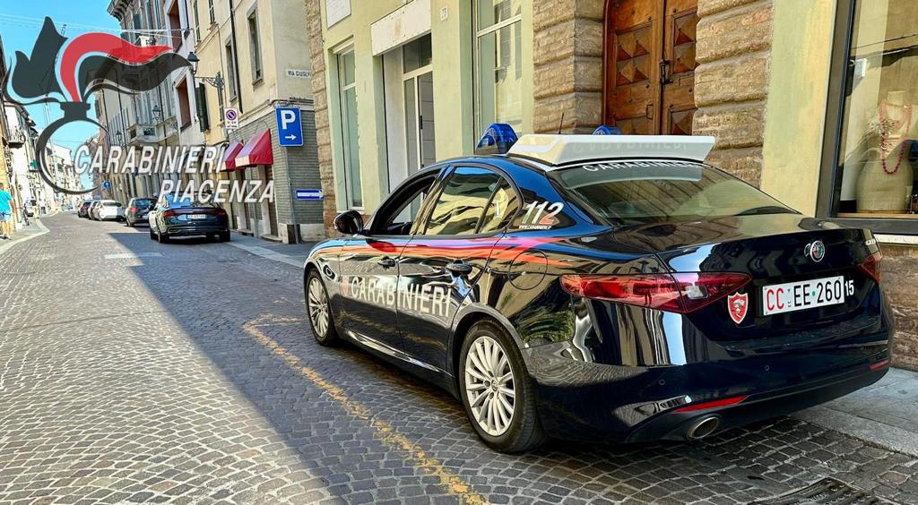 Sorpreso A Rubare Oggetti Da Una Porsche Parcheggiata Arrestato