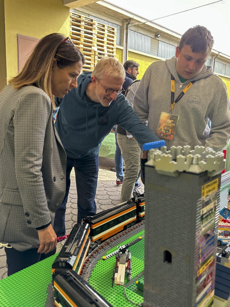 Lego e nostalgia, successo per la mostra Mattoncini spaziali