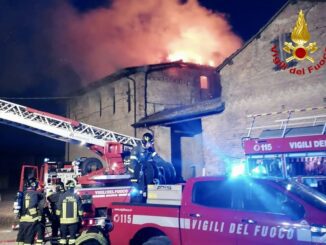 Edificio in fiamme a Rottofreno