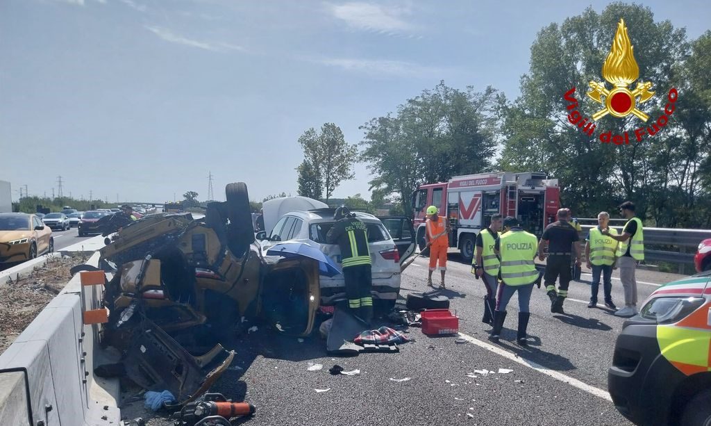 Scontro Tra Auto Lungo L'autostrada A1, Due Feriti Gravi