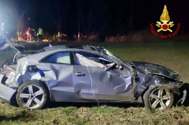 L'auto Ribaltata Nel Campo E Il Corpo Senza Vita Di Un 38enne, Tragico ...