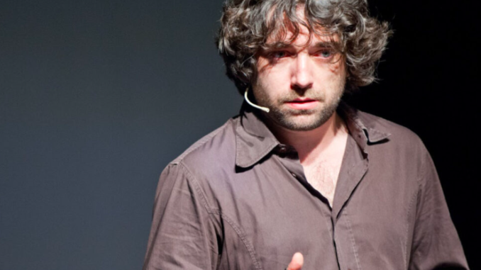 Giulio Cavalli in scena al Teatro Manicomics