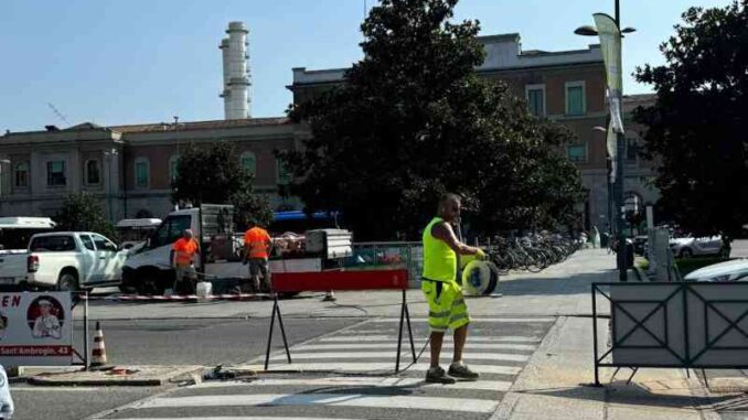 Nuovi semafori a chiamata pedonale in piazzale Marconi