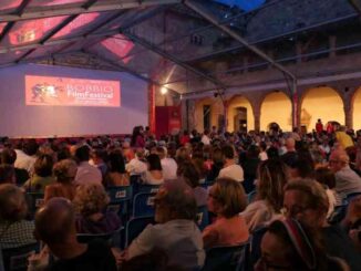 Bobbio Film Festival 2024, sala gremita per l'apertura con la proiezione del film "felicità"