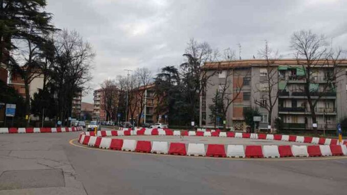 Taglio-degli-alberi-a-Piacenza-dopo-piazza-cittadella-il-Comune-ha-disposto-il-taglio-di-alcuni-tigli-per-la-realizzazione-di-una-rotatoria-AUDIO